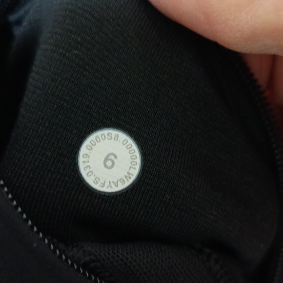 Lululemon 4oz (A68) Lululemon black yoga athletic cropped leggings - Picture 9 of 9